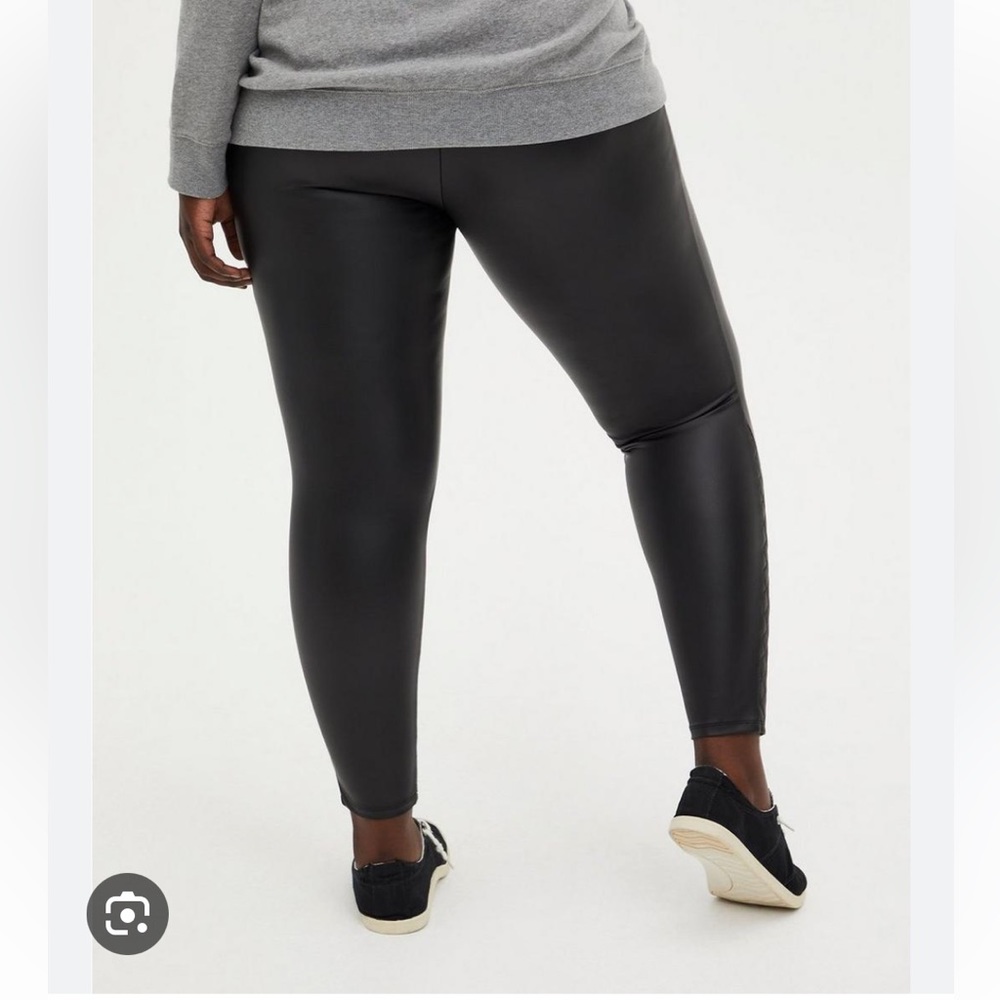 Torrid - Size 4 - Picture 2 of 14